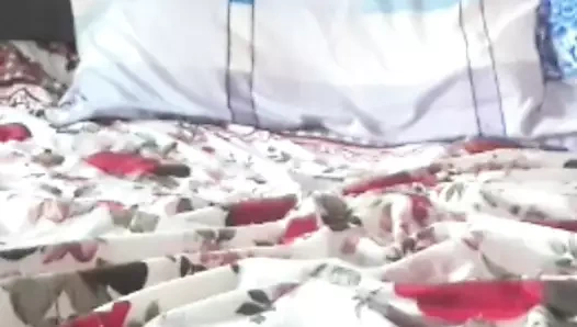 Asyalı baba mastürbasyon yapıyor