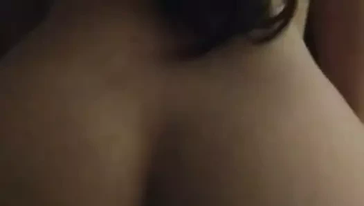 onun kabarık poposu