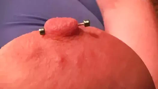 Suzy, büyük memeler ve büyük meme uçları