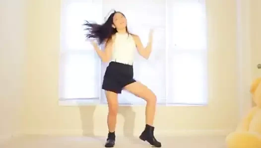 Değersiz aynalı dans