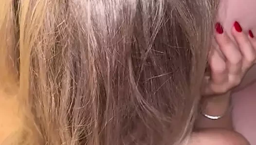 Becky sophie'nin kıçını yalıyor