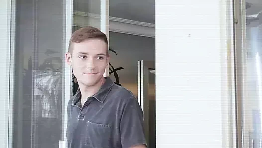 Üvey babamın yarağını baştan çıkarıyor ve emiyor - familydick