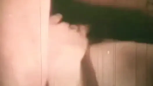 Büyük memeli esmer sert bir yarak alıyor