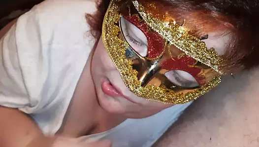 Sıcak oral seks itibaren düzgün vücutlu Rus milf ile oral Creampie