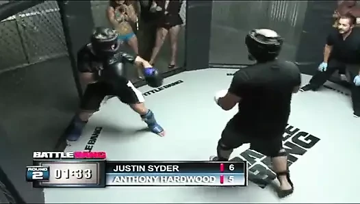 Charley Chase savaş halkasında sikiliyor