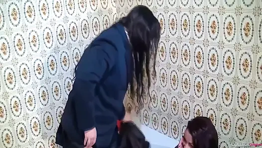 Ice Bucket başrolde Bryoni-Kate, Carla Brown