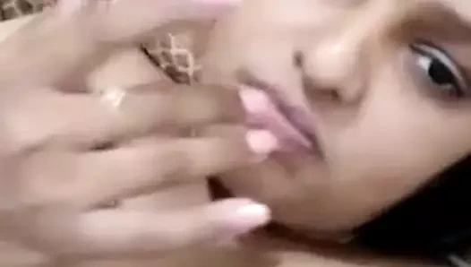 Bade göğüsler wali larki ki garmi