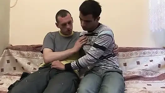 Büyük eşcinsel yarak emiyor götten sikiliyor... ağzına boşalma