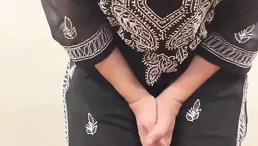 Hintli orta yaşlı seksi kadın öğretmeni azdırıyor