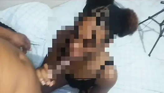 Gerçek üvey kız büyük zenci yarağını emiyor ve yutuyor!