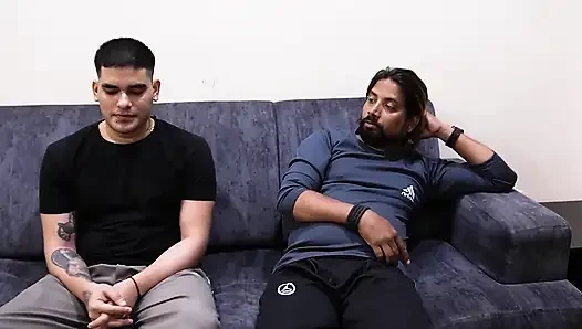 İki seksi Hintli desi erkek Hintli desi kızı sert sikiyor, sert üçlü seks gavat