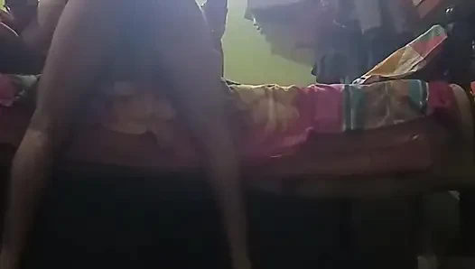 Hintli soniya yenge sikişiyor