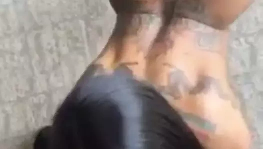 1am.krew instagramda sikikleri naimah naomi woods gibi görünüyor