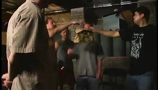 5 adamlı kremalı turtadan Sharon Wild'dan film akışı