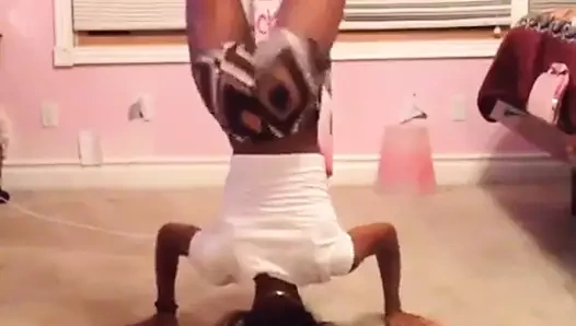 Komşu kız twerk yapıyor 2