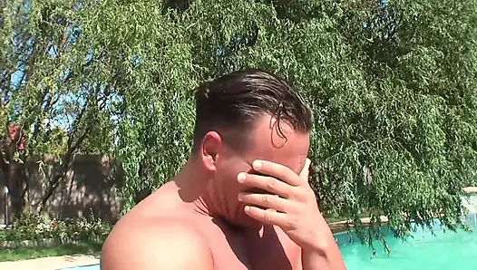 Sürtük Kızlar Tarafından Baştan Çıkarılıyor Vahşi Sert Havuz Sikişi