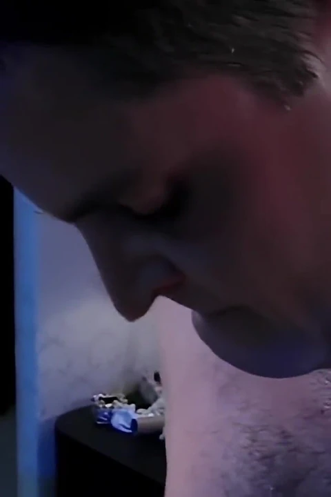 Tatlı küçük poposunda bile sevişmek isteyen çekici bir kız