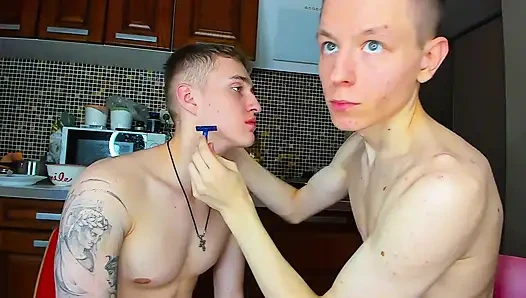 Önce götünü sonra yüzünü tıraş ediyorum!