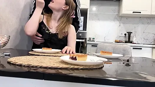 Zorba ve üvey anne üvey oğlunu küçük yarakla aşağılıyor