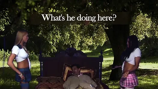 İki büyük memeli çarpıcı nymphos yalnız adamın postprandial siesta'sının sakinini parçaladı