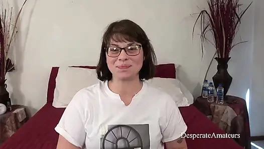 Çaresiz amatör ateşli iri güzel büyük memeler ve şişman götlü orta yaşlı seksi kadınlar yetişkin film çalışması için oyuncu seçmelerinde yarak emmeye ve sıkı amcıklarını almaya istekli