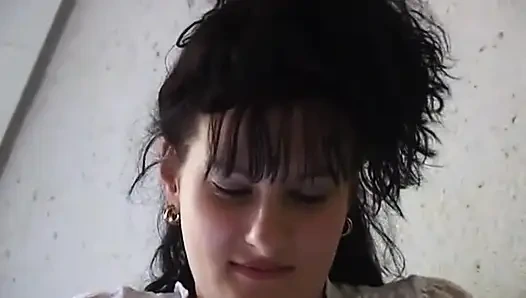 Küçük memeli esmer bebek kıllı ovuyor