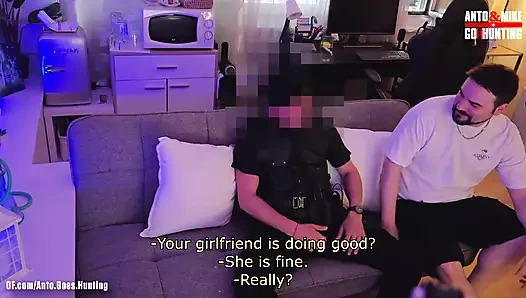 Dominant heteroseksüel güvenlik geliyor ve vücuduna tapmama ve sikini emmeme izin veriyor (ödeme için eşcinsel)