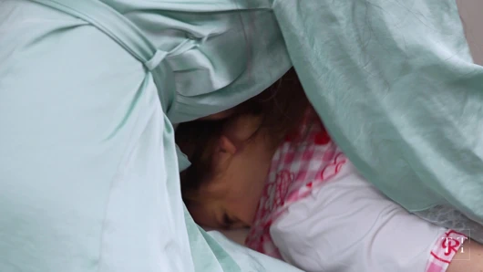 Çok kötü bir kız olmuşsun Bella! Üvey baba Tim seni cezalandıracak