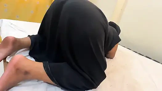 Lütfen büyük götümü ve ıslak amcığımı sertçe sikiyorum ailem evden çıkıyor - ben Arap ateşli genç Müslüman kızım