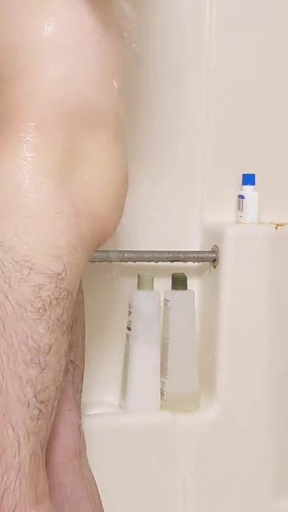 Lbb oğlan büyük yarak duş alıyor | Klip 1