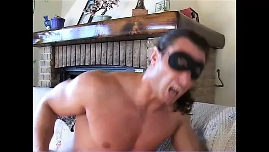 Mükemmel vücutlu harika maskeli orta yaşlı seksi kadın büyük amatör yarakla sikiliyor ve ağzına boşalıyor