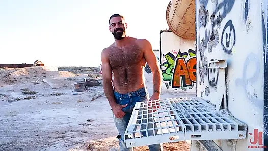 Çöl esiri: Ricky Larkin Draven Navarro Raw ile sikişiyor