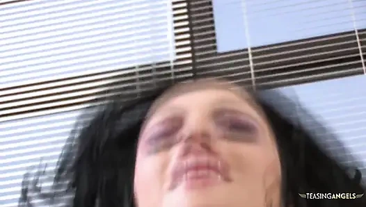 Çoraplı latin sert bir yarağın üstüne çıkıyor