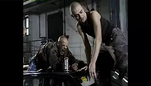 Dazlak serserinin kıçına lanet, dayak ve yumruklama