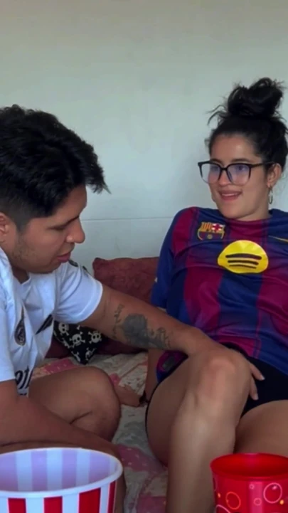 Futbol maçını izliyor ve o bahis kaybediyor