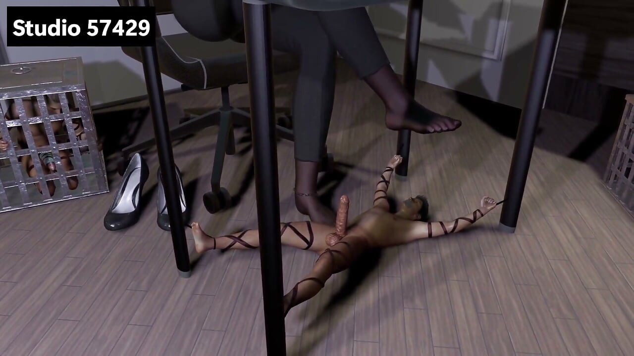 Giantess sekreterinin naylon ayaklarının altında