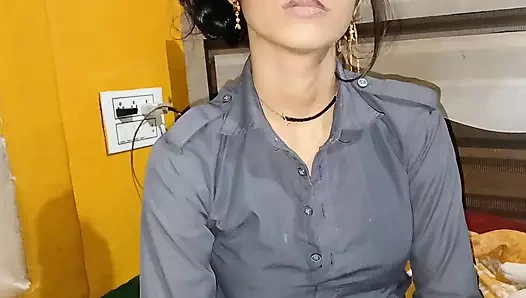 Öğretmen kendi öğrenci kızına öğretme bahanesiyle ağzındaki toprağı emiyor