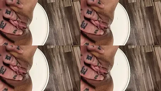 Dyke Darla çaresiz yarak düşkünü lezbiyen amcığını ovuyor ve tokatlıyor + büyük şişman ftm fakeboy klitoris