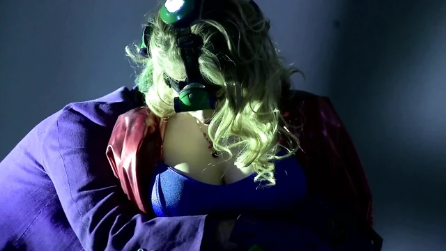 İki yüzlü ve joker en ateşli süper kahraman sürtükleri sikiyor