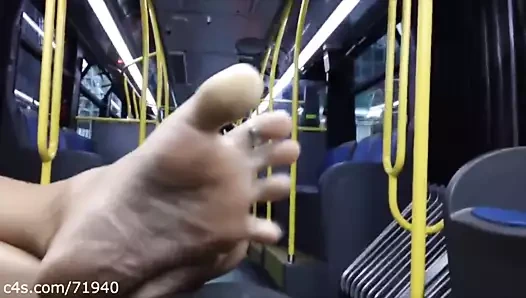 Otobüste ayaklar ve tabanlar