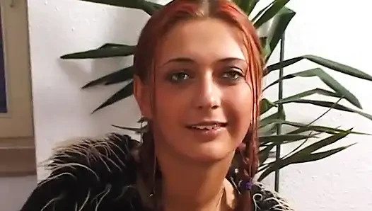 Harika kızıl saçlı yarak emiyor