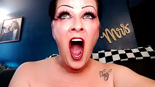 Büyük geniş açık ağız yawns