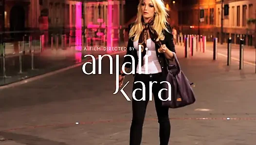 Islak amını dolduruyor ve götüne döl veriyor!