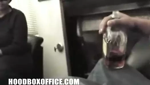 Sıcak kedi çapalar aldı üzerinde her çeşit yarak