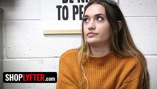Genç hatun Sera Ryder hırsızlık yaparken yakalandı, böylece üvey babası lp guardla anlaşma yapıyor