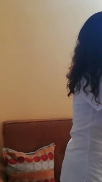 Kocam çalışıyor ve ben onun arkadaşıyla lezbiyenlik yapabiliyorum | Bölüm 1
