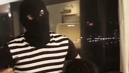 Davetsiz misafir (düşük ses)