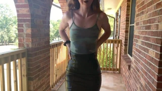 Dar deri etekli kızıl saçlı