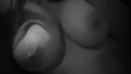 siyah ve beyaz memeler