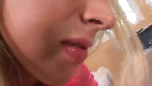 seksi göt sarışın bebeğim ikili yalamak onların amcıklar üzerinde kanepe